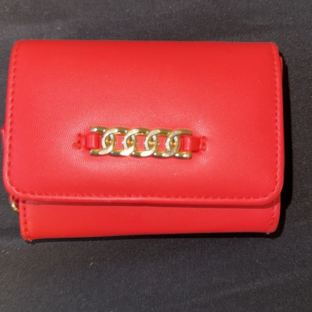 🛍️Red Chain Accent Wallet🛍️